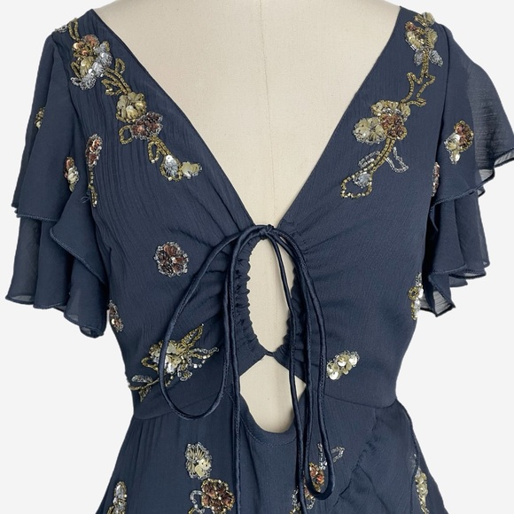 ASOS DESIGN ruffle detail short sleeve embellished midi dress in navy floral 6P - Picture 4 of 14